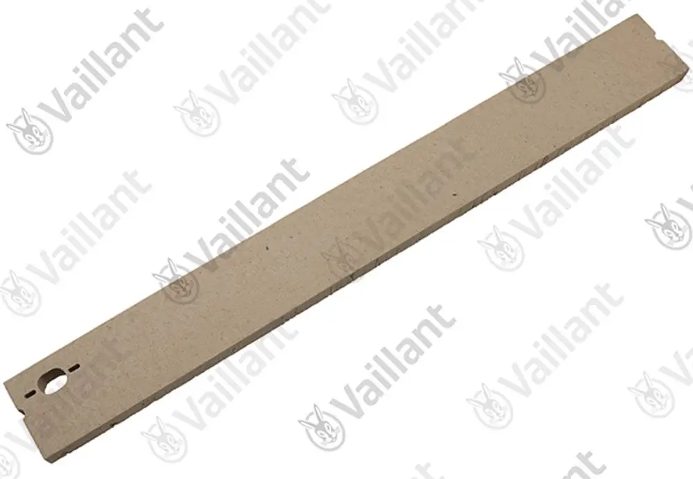 Isolierstück von Vaillant in länglicher Form, aus einem bräunlichen Material, mit einer Aussparung und einem Loch an einem Ende, auf einfarbig hellem Hintergrund.